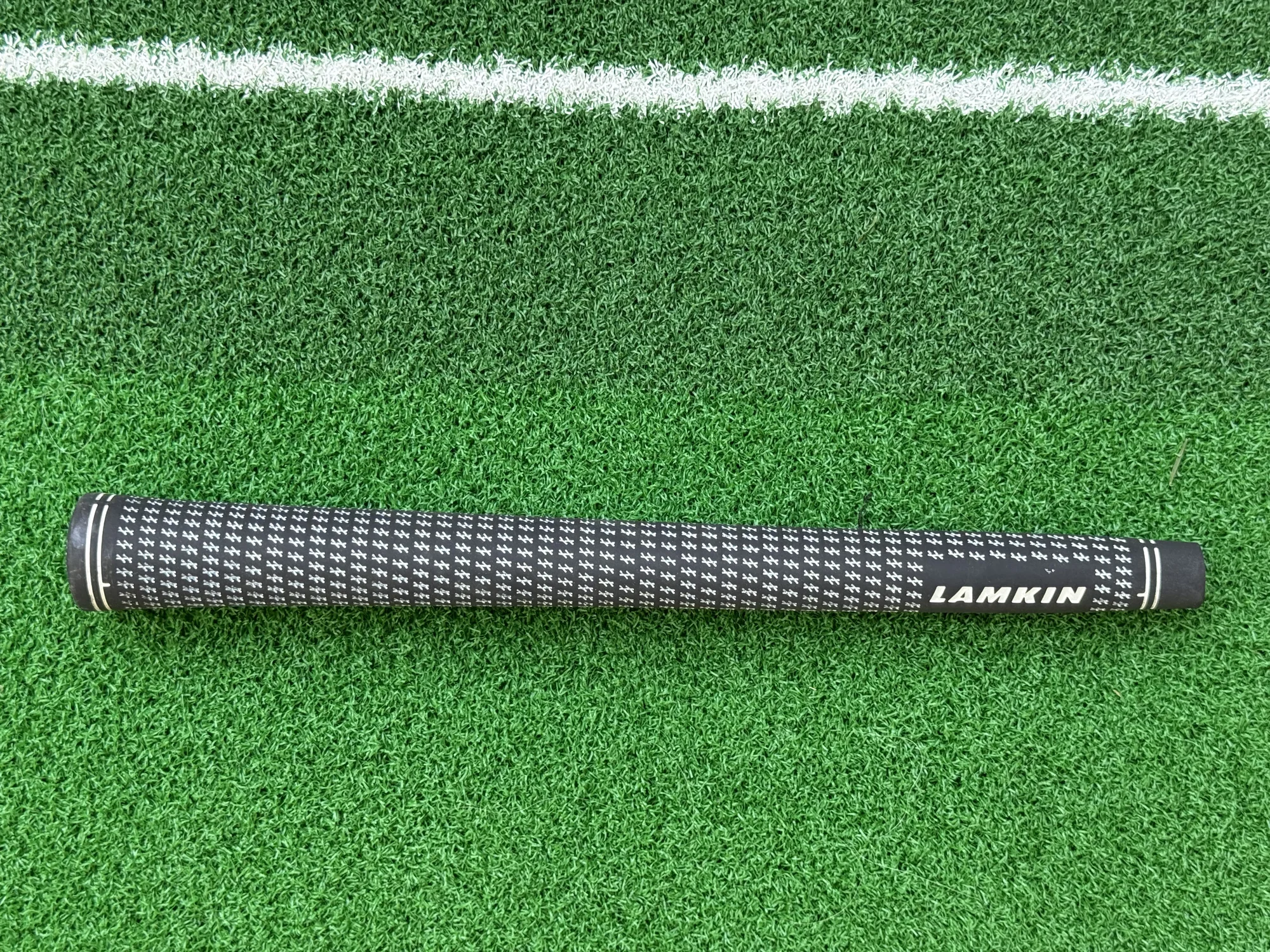 Lamkin Crossline Black & White Midsize Grip