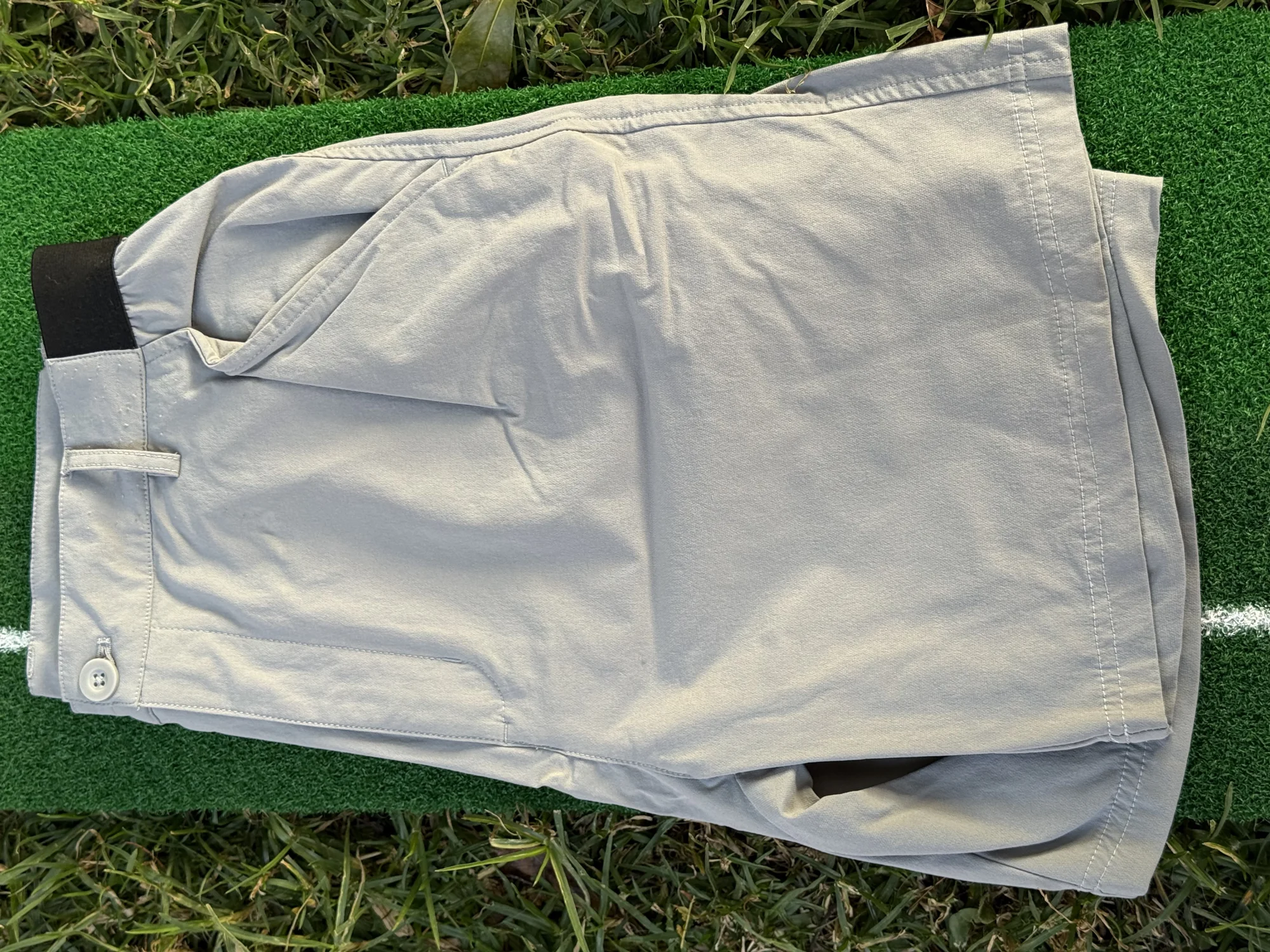 Light Grey Golf Shorts – Size 32 – 4-Way Stretch