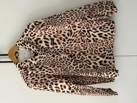 RVCA Women’s Leopard Print Rain Jacket – Full Zip – Brand New