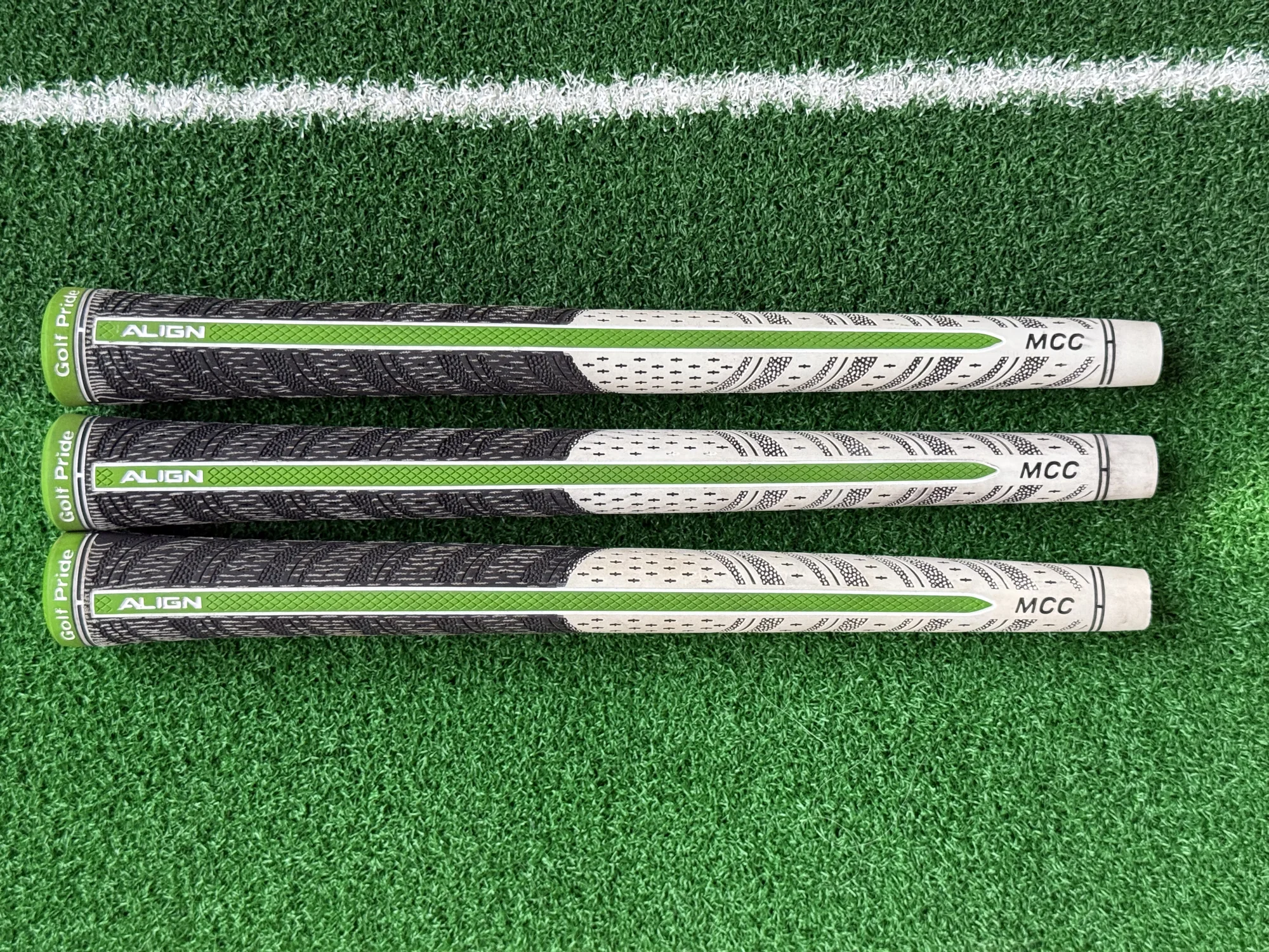 Golf Pride MCC Align Midsize Grips – x3 🟢⚫⚪ Black / White / Green