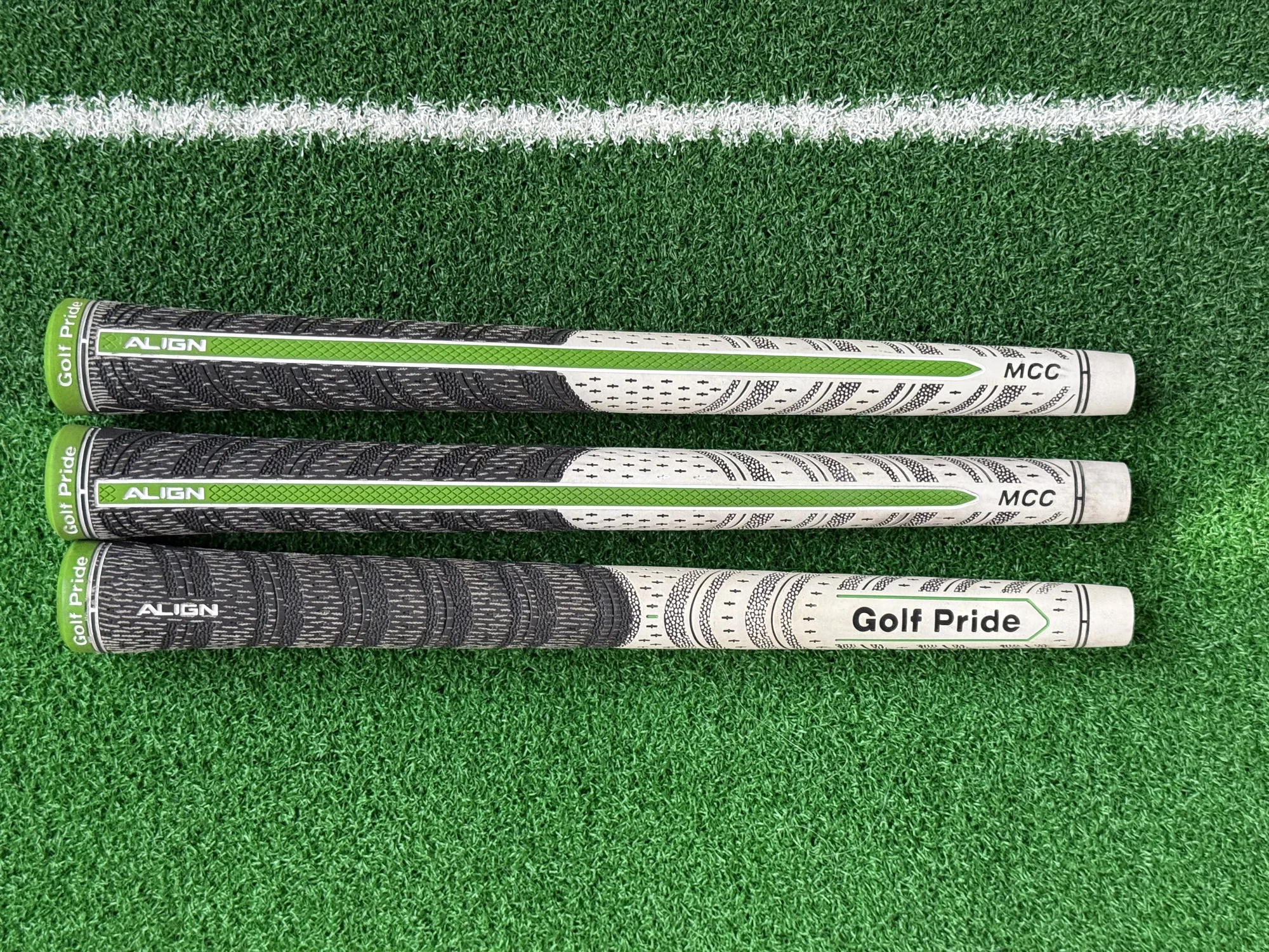 Golf Pride MCC Align Midsize Grips – x3 🟢⚫⚪ Black / White / Green
