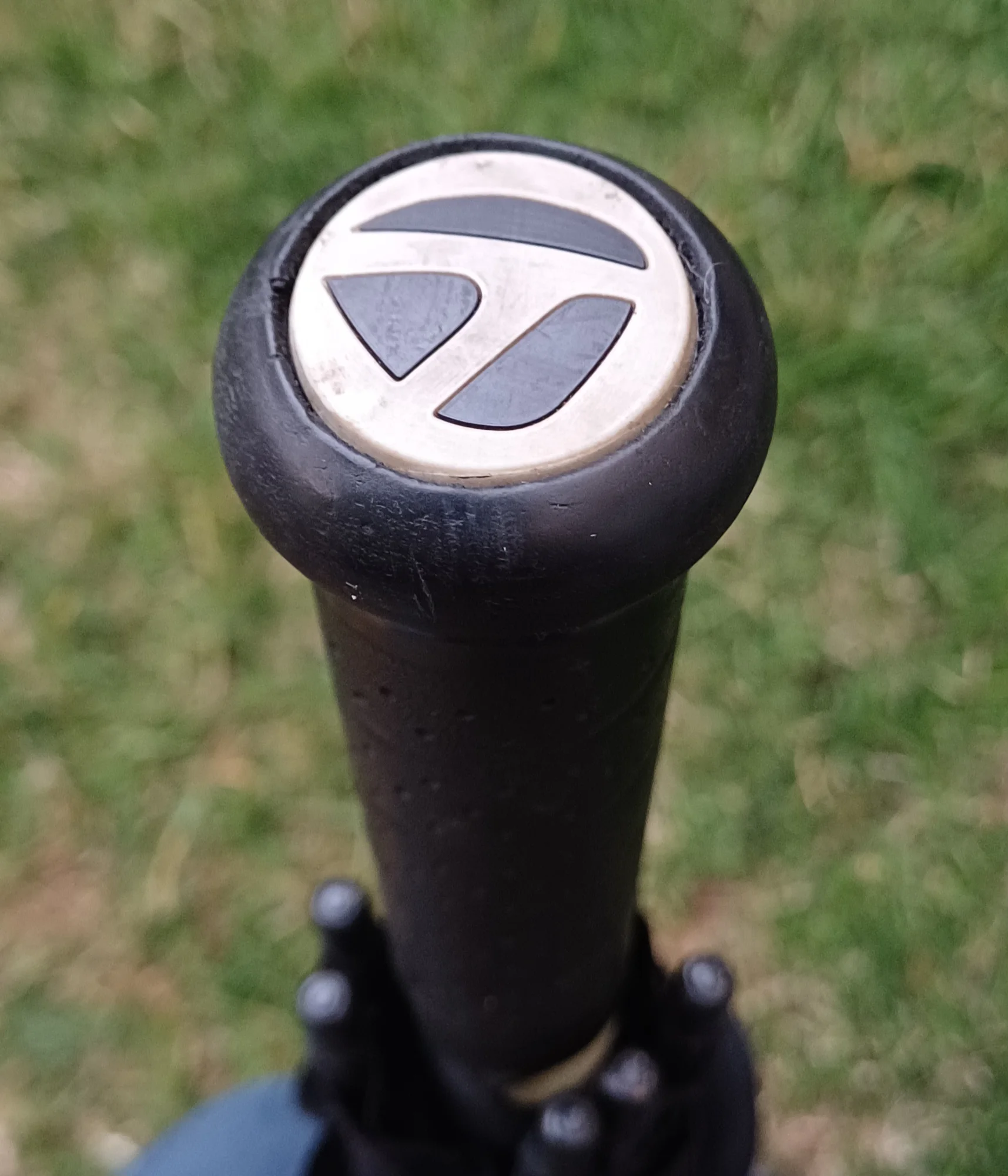 Taylormade R7 double canopy umbrella